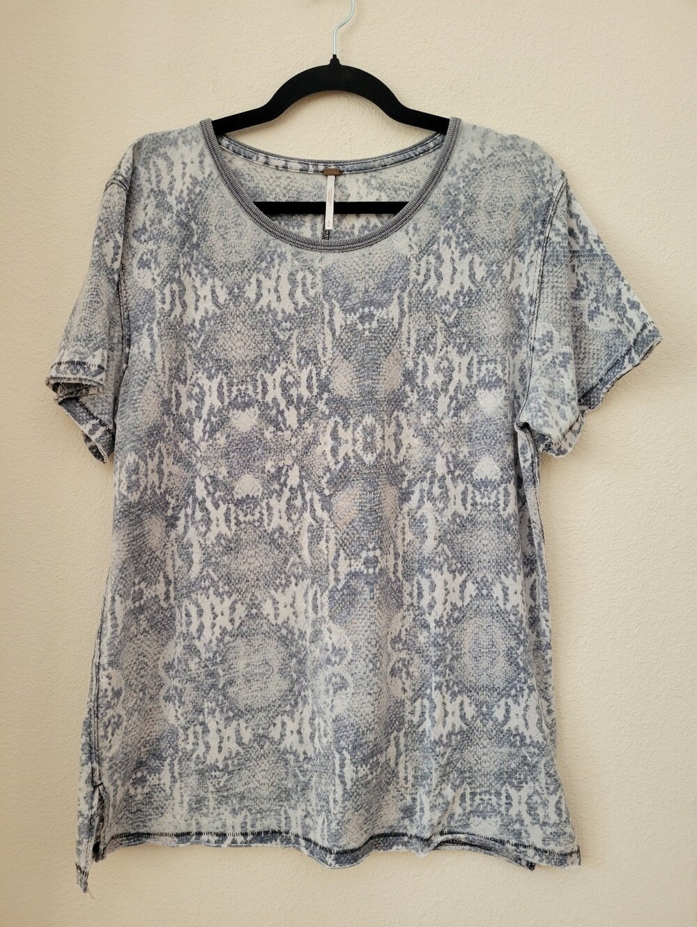 Free People Tourist Tee, Black Snake Combo, M, VGUC